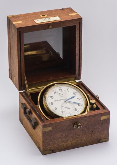 ZENITH 
Marine chronometer N°31661, in its mahogany case on gimbals, steel handles....
