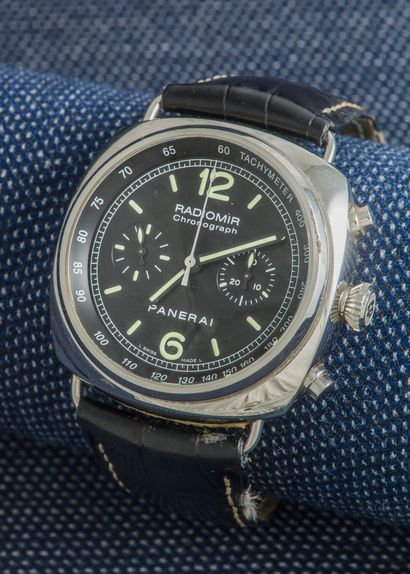 PANERAI, 2010 Chronographe Radiomir réf. PAM00288. Boîtier coussin à fond vissé (signé...