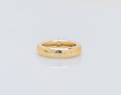 null 18K yellow gold (750 ‰) cambered band ring adorned with a heart motif set with...