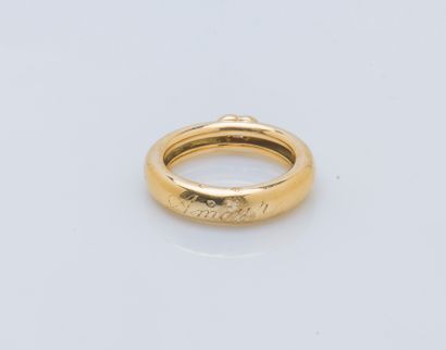 null 18K yellow gold (750 ‰) cambered band ring adorned with a heart motif set with...