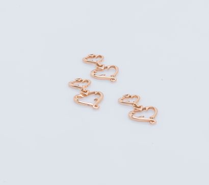 DE BEERS Cinq paires de pendants d’oreilles en rose jaune 18 carats (750 ‰) stylisant...