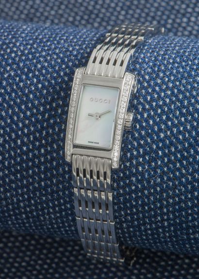 GUCCI Ladies' watch bracelet ref. 8600L YA086502, the rectangular steel case with...