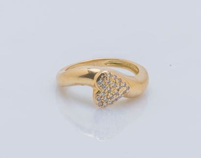 null Bague en or jaune 18 carats (750 ‰) ornée d’un cœur pavé de petits diamants...