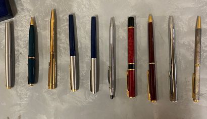 null Lot de 11 stylos dont CARAN d'ACHE, PARKER, WATERMAN