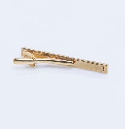 CELINE, Pince à cravate en métal doré et argenté 
L : 6 cm