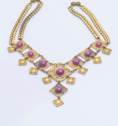 null Gold-plated metal necklace composed of small textured links and openwork plates...