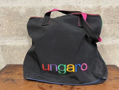 Emmanuel UNGARO - Sac cabas en toile tissée (32 x 37 cm) Etat d'usage 

- Sac à main...