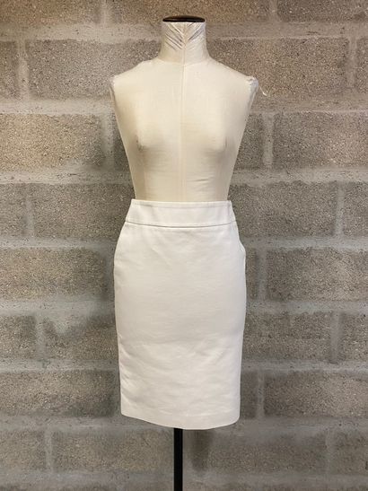 null Lot including : 

- COURREGES, slightly flared skirt in green satin cotton,...