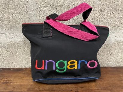 Emmanuel UNGARO Lot de trois sacs comprenant : 
- Petit sac en bandoulière en cuir...
