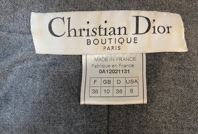 Christian DIOR Boutique Veste en laine grise ornée d'une bordure d'éléments en soie...
