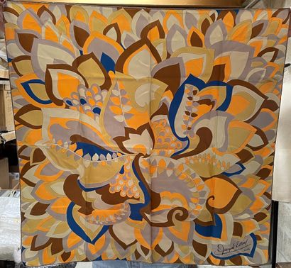 Jacques ESTEREL, Silk scarf with geometric decoration

Condition of use