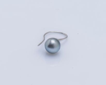 null Pair of silver sleepers (925 ‰) adorned with round Tahitian pearls.

Gross weight...