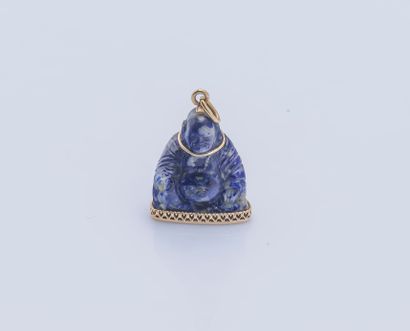 CARTIER Pendentif bouddha en lapis lazuli, la monture en or jaune 18 carats (750...