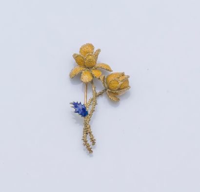 null Textured 18-karat yellow gold (750 ‰) tulip brooch covered with translucent...