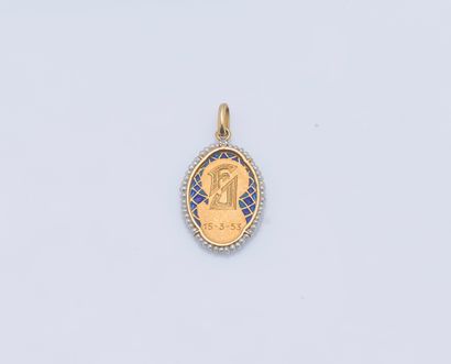 null Médaille en or jaune 18 carats (750 ‰) figurant la Vierge signée de Sellier...