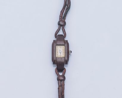 Mouvement ENCAUSSE et KRASKER vers 1930 Bracelet montre de dame, le boitier en bois...