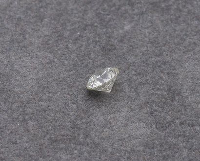 null Un diamant taillé en brillant pesant 0,72 carat.