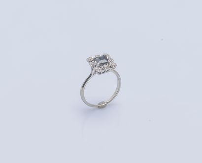 null 18K (750 ‰) white gold ring adorned with a square sapphire (sparkle) in a surround...