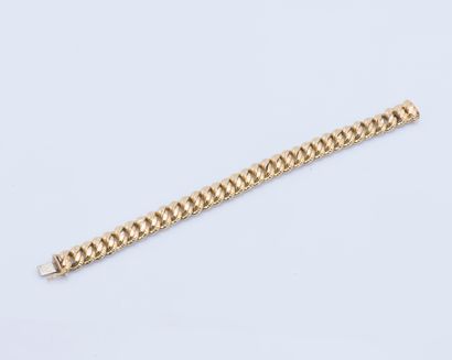 null Bracelet à maille américaine lisse et texturée en or jaune 18 carats (750 ‰)....