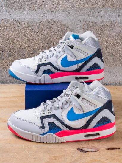 null NIKE AIR TECH CHALLENGE 2

Photo Blue

(318408-101)

US 8 / EU 41

(Bon éta...