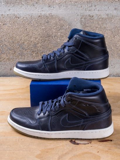 null JORDAN 1

MID Nouveau Midnight Navy

(629151-401)

US 8 / EU 41

(Très bon ...