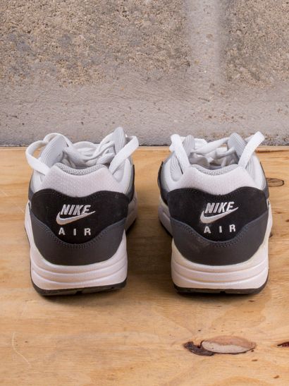 null NIKE AIR MAX 1

Essential White Anthracite Wolf

(537383-100)

US 8 / EU 41

(Good...