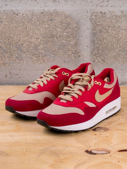 NIKE AIR MAX 1 
Curry Pack Red 
(908366-600)...