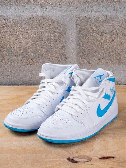 null JORDAN 1

MID UNC (W)

(BQ6472-114)

US 9F / EU 40,5

(Très bon état)