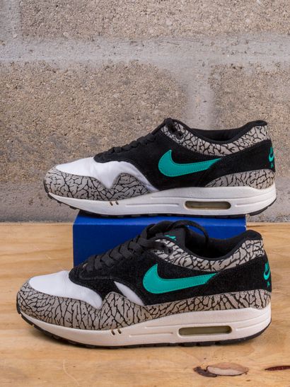 null NIKE AIR MAX 1

Atmos Elephant (2007)

(312748-031)

US 8 / EU 41

(Etat d'...