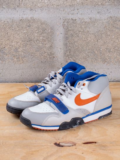 null NIKE AIR TRAINER 1

Australian Open Grey

(306530-081)

US 8 / EU 41

(Good...