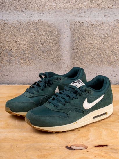 null NIKE AIR MAX 1

Essential Pro Green Sail Black

(537383-311)

US 8 / EU 41

(Bon...