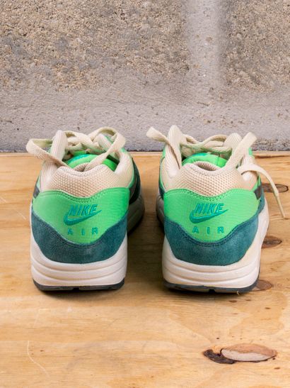 null NIKE AIR MAX 1

Birch Atomic Teal

(537383-230)

US 8 / EU 41

(Good condit...