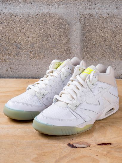 null NIKE AIR TECH CHALLENGE 3

White Volt

(749957-101)

US 8 / EU 41

(Très bon...