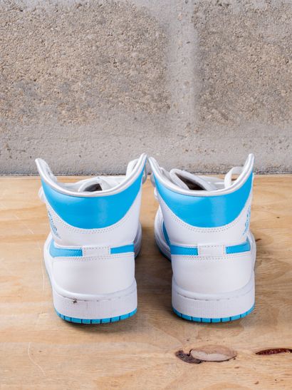 null JORDAN 1

MID UNC (W)

(BQ6472-114)

US 9F / EU 40,5

(Très bon état)