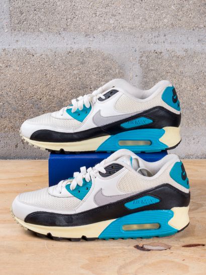 null NIKE AIR MAX 90

Sail Neutral Grey Laser Blue

(543361-104)

US 8 / EU 41

(Bon...