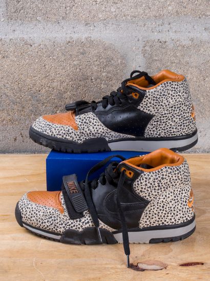 null NIKE AIR TRAINER 1

MID Safari

(532303-220)

US 8 / EU 41

(Bon état)