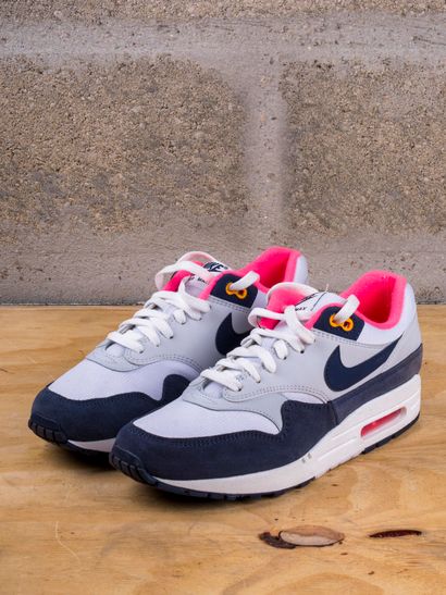 null NIKE AIR MAX 1

Pure Platinum Midnight Navy Racer Pink (W)

(319986-116)

US...