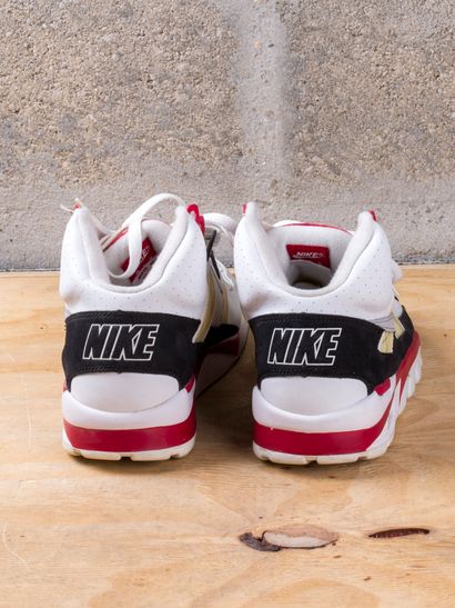 null NIKE AIR TRAINER SC HIGH

White Magnet Grey Red

(302346-100)

US 8,5 / EU 42

(Good...