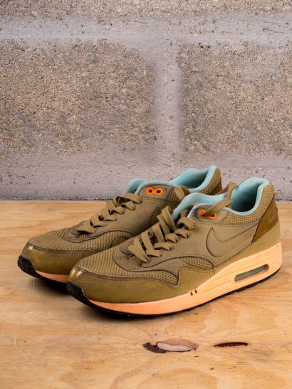 null NIKE AIR MAX 1

Hay Sunset Glow

(579920-200)

US 8,5 / EU 42

(Etat d'usag...