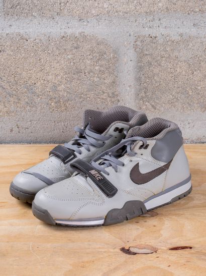 null NIKE AIR TRAINER 1

Australian Open Grey

(306530-002)

US 9,5 / EU 43

(Good...