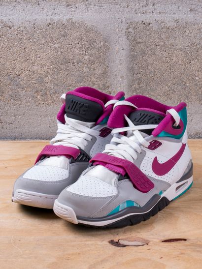 null NIKE AIR TRAINER SC 2

Australian Open Gris

(443575-106)

US 8 / EU 41

(Très...