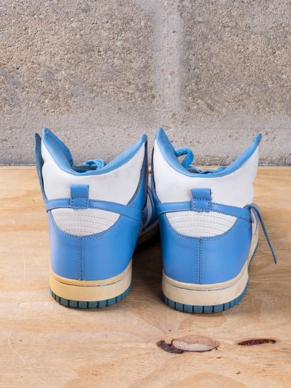 null NIKE DUNK

HIGH UNC (2004)

(309432-142)

US 8 / EU 41

(Etat d'usage)