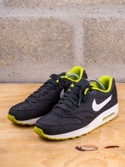 null NIKE AIR MAX 1

Black Denim Cyber

(512033-019)

US 8,5 / EU 42

(Bon état)