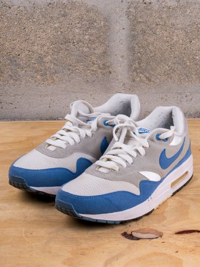 null NIKE AIR MAX 1

Varsity Blue

(378830-141)

US 8 / EU 41

(Bon état)