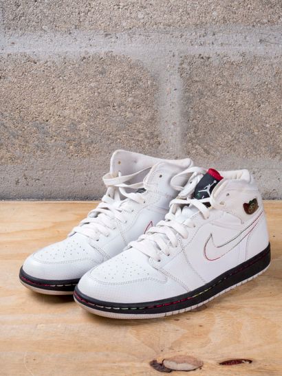 null JORDAN 1

RETRO Cinco de Mayo (White)

(136065-107)

US 8 / EU 41

(Bon éta...