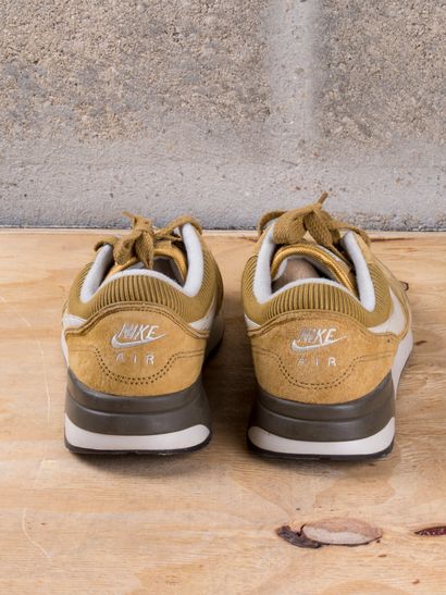 null NIKE AIR ODYSSEE

LTR Golden Tan (2014-2015)

(684773-201)

US 8 / EU 41

(Très...