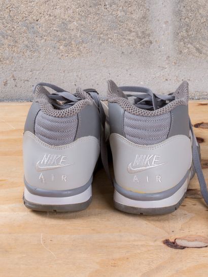 null NIKE AIR TRAINER 1

Australian Open Grey

(306530-002)

US 9,5 / EU 43

(Good...