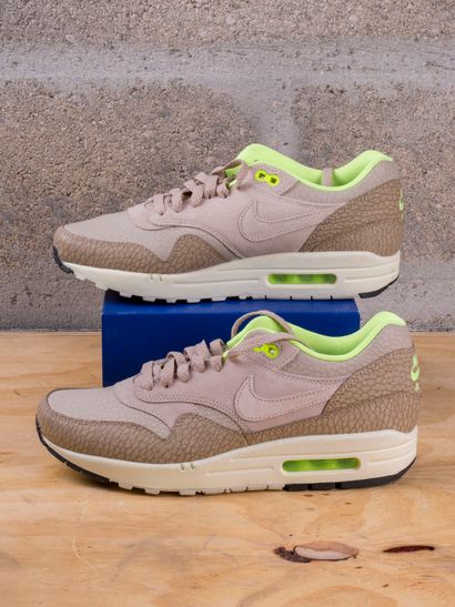 null NIKE AIR MAX 1

Safari String

(512033-203)

US 8 / EU 41

(Très bon état)