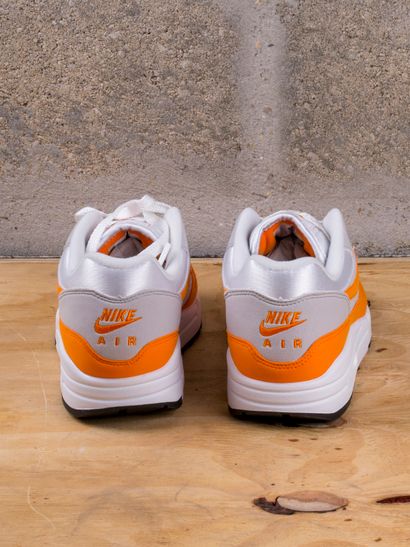 null NIKE AIR MAX 1

Anniversary Orange (2020)

(DC1454-101)

US 8 / EU 41

(Very...