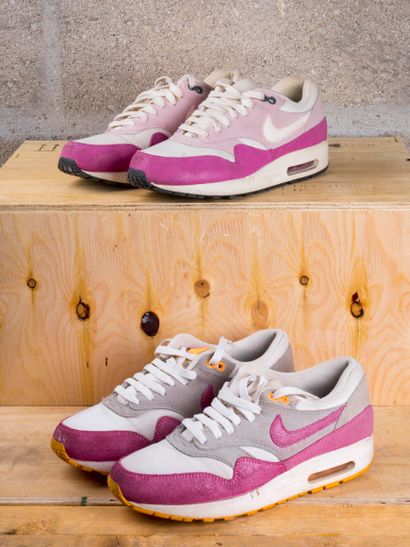 null NIKE AIR MAX 1

- White Pink Glow Wolf Grey Atomic Mango (W) (599820-107)

-...